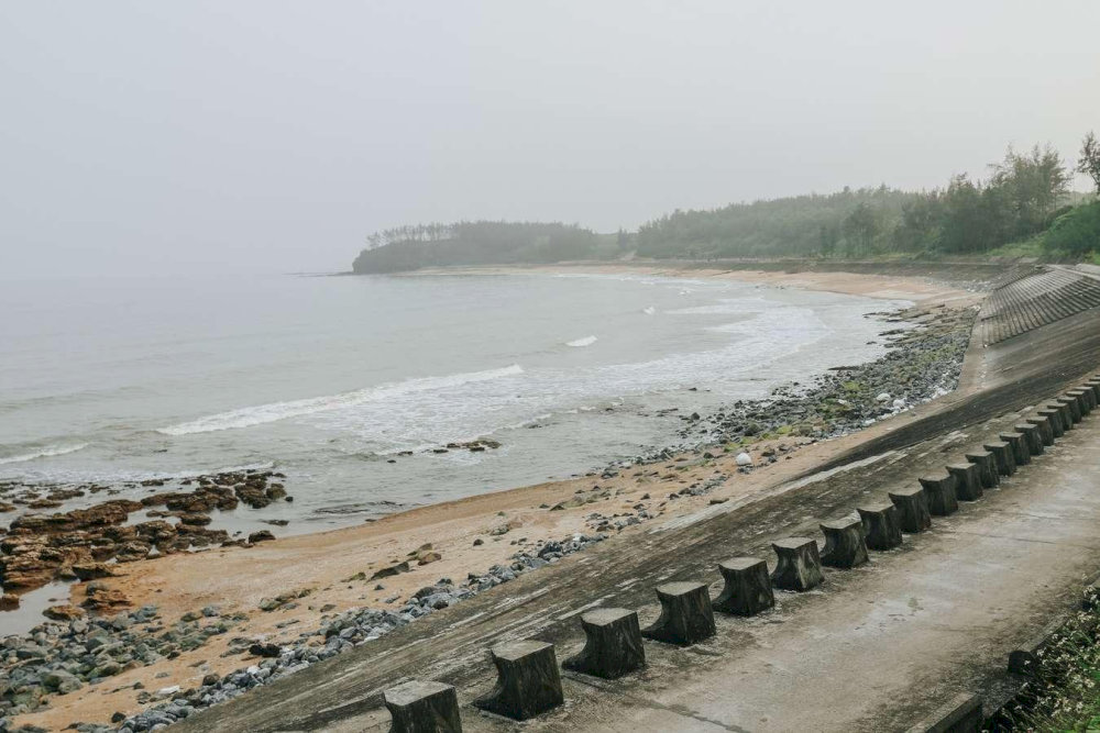 The gentle sea breeze and quiet landscape offer a moment of reflection after the tunnel tour